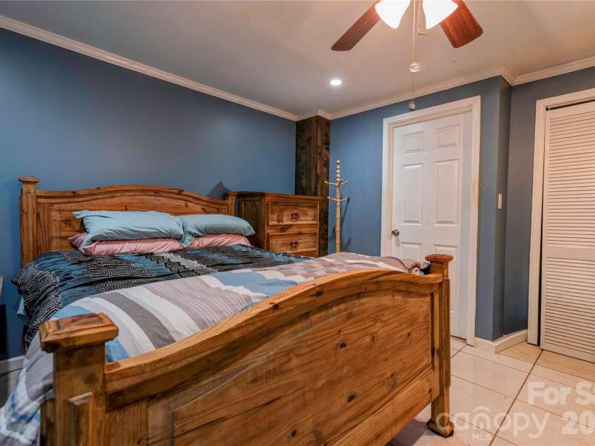 110 Greene Drive, Shelby, NC 28150.  MLS# CAR4389404, YatesRealty ID 29565. Flex Room