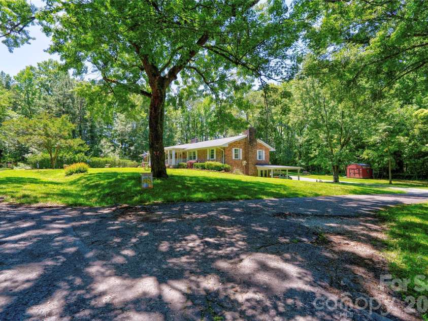 110 Greene Drive, Shelby, NC 28150.  MLS# CAR4389404, YatesRealty ID 29565. Front & Right Side