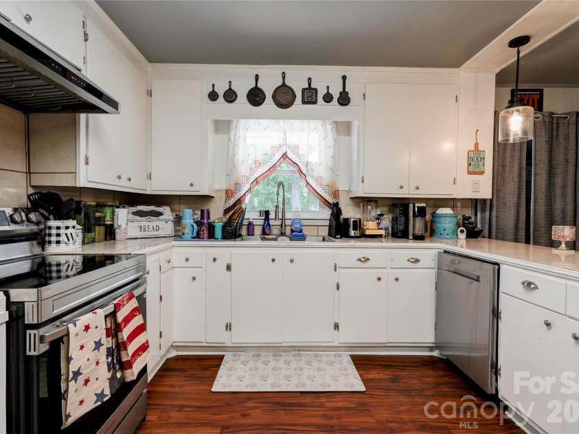110 Greene Drive, Shelby, NC 28150.  MLS# CAR4389404, YatesRealty ID 29565. Kitchen