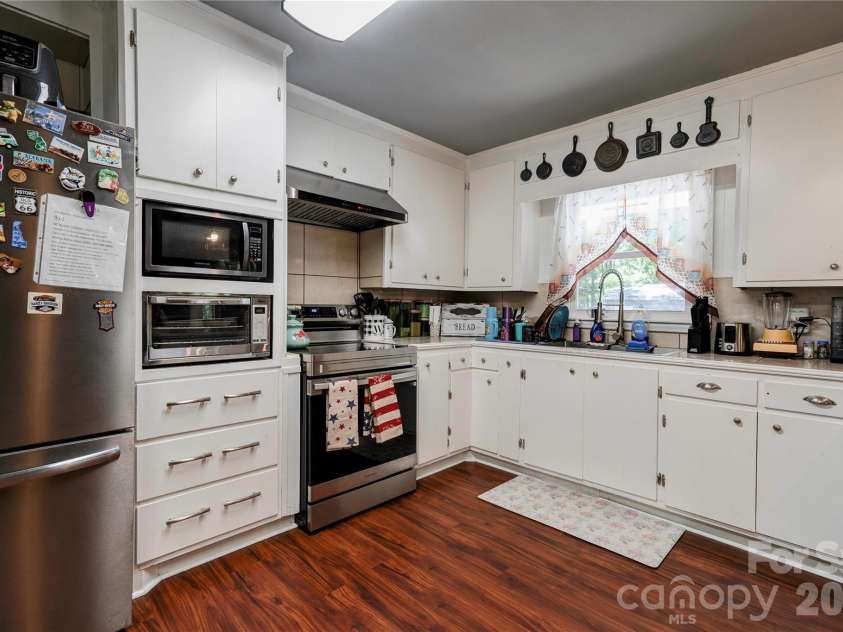 110 Greene Drive, Shelby, NC 28150.  MLS# CAR4389404, YatesRealty ID 29565. Kitchen