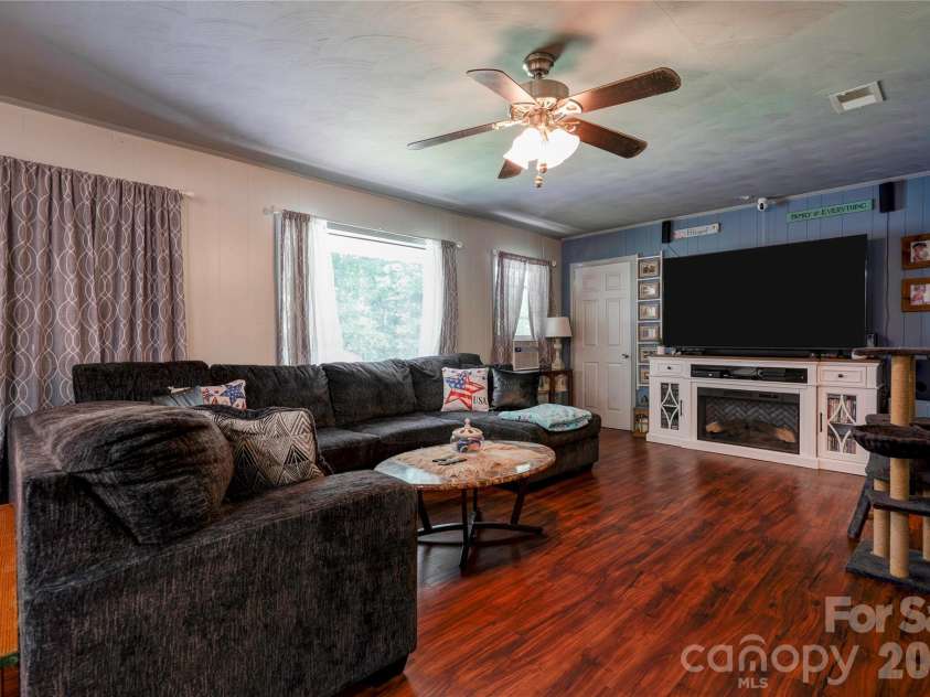110 Greene Drive, Shelby, NC 28150.  MLS# CAR4389404, YatesRealty ID 29565. Living Room