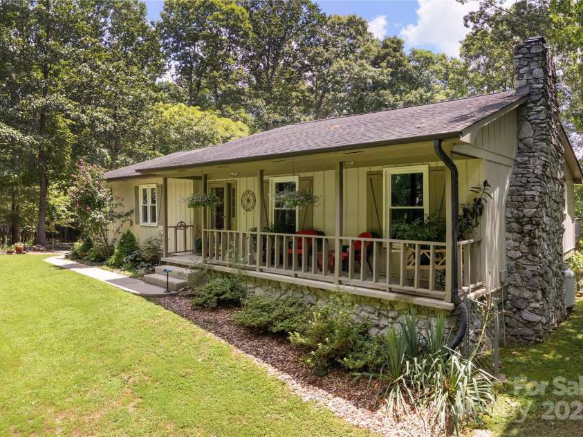 230 Foxwood Drive, Hendersonville, NC 28791.  MLS# CAR4255865, YatesRealty ID 29566. 230 Foxwood Drive