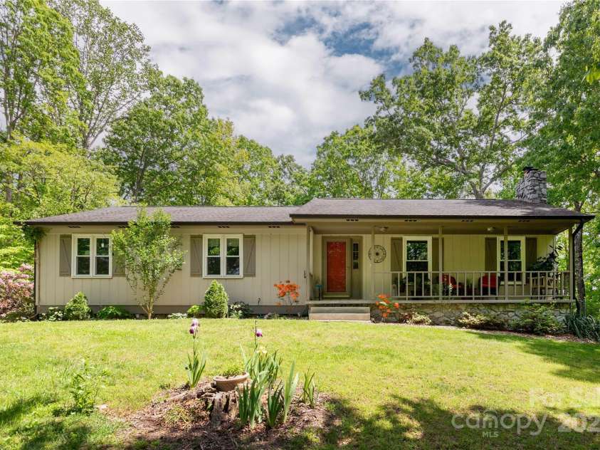 230 Foxwood Drive, Hendersonville, NC 28791.  MLS# CAR4255865, YatesRealty ID 29566. 