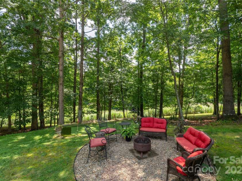 230 Foxwood Drive, Hendersonville, NC 28791.  MLS# CAR4255865, YatesRealty ID 29566. 