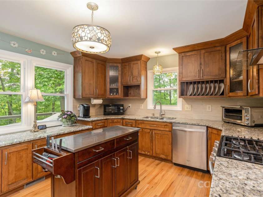 230 Foxwood Drive, Hendersonville, NC 28791.  MLS# CAR4255865, YatesRealty ID 29566. 