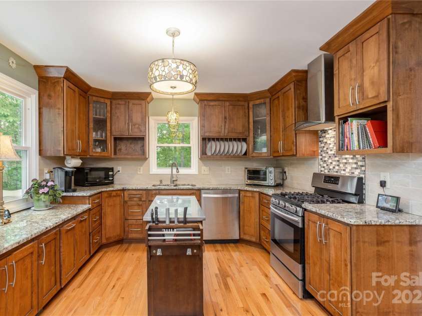 230 Foxwood Drive, Hendersonville, NC 28791.  MLS# CAR4255865, YatesRealty ID 29566. 