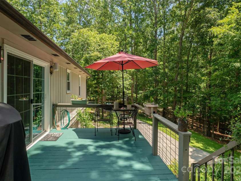 230 Foxwood Drive, Hendersonville, NC 28791.  MLS# CAR4255865, YatesRealty ID 29566. 
