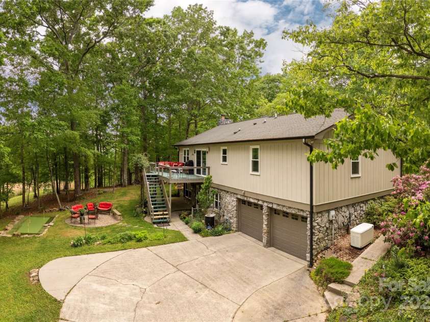 230 Foxwood Drive, Hendersonville, NC 28791.  MLS# CAR4255865, YatesRealty ID 29566. Back yard