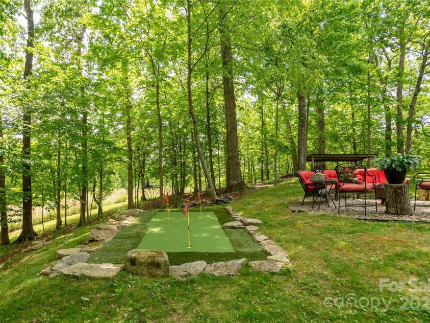 230 Foxwood Drive, Hendersonville, NC 28791.  MLS# CAR4255865, YatesRealty ID 29566. Entertaining space