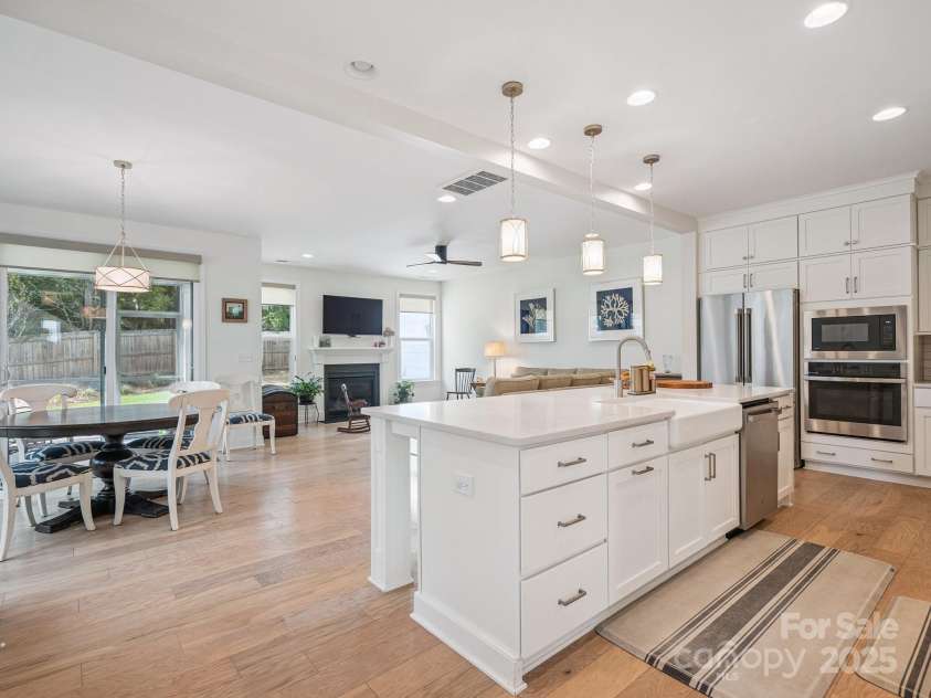 4013 Easton Ridge Lane, Charlotte, NC 28226.  MLS# CAR4264310, YatesRealty ID 29567. 