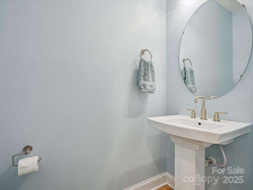 4013 Easton Ridge Lane, Charlotte, NC 28226.  MLS# CAR4264310, YatesRealty ID 29567. Powder room on main level.