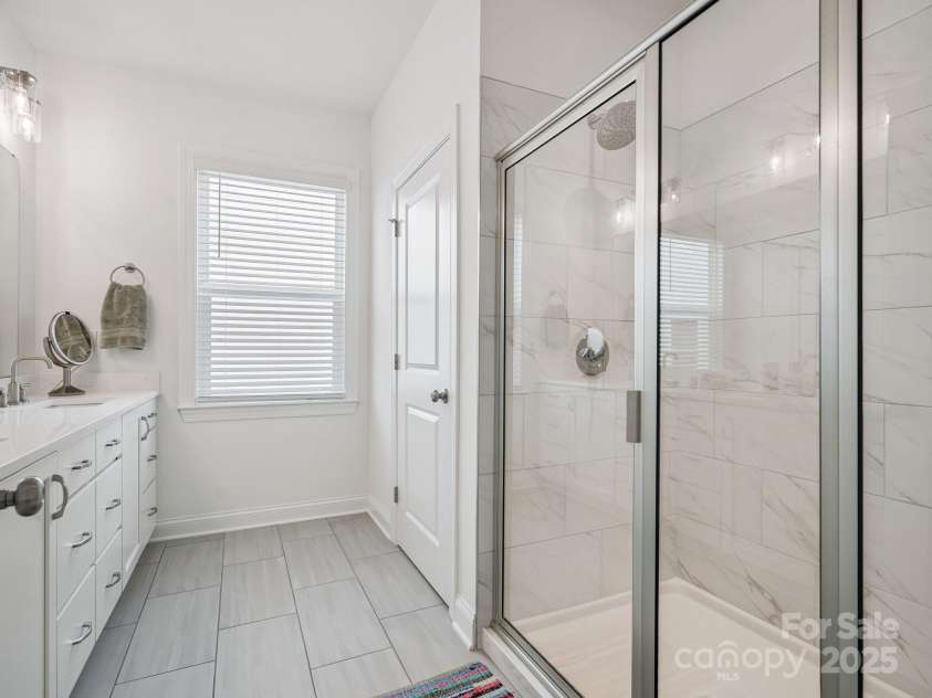 4013 Easton Ridge Lane, Charlotte, NC 28226.  MLS# CAR4264310, YatesRealty ID 29567. Primary Bathroom