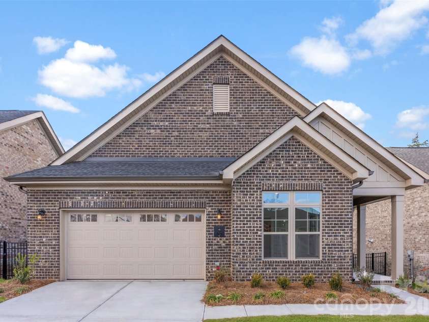411 Newstyle Way, Gastonia, NC 28056.  MLS# CAR4389198, YatesRealty ID 29568. 