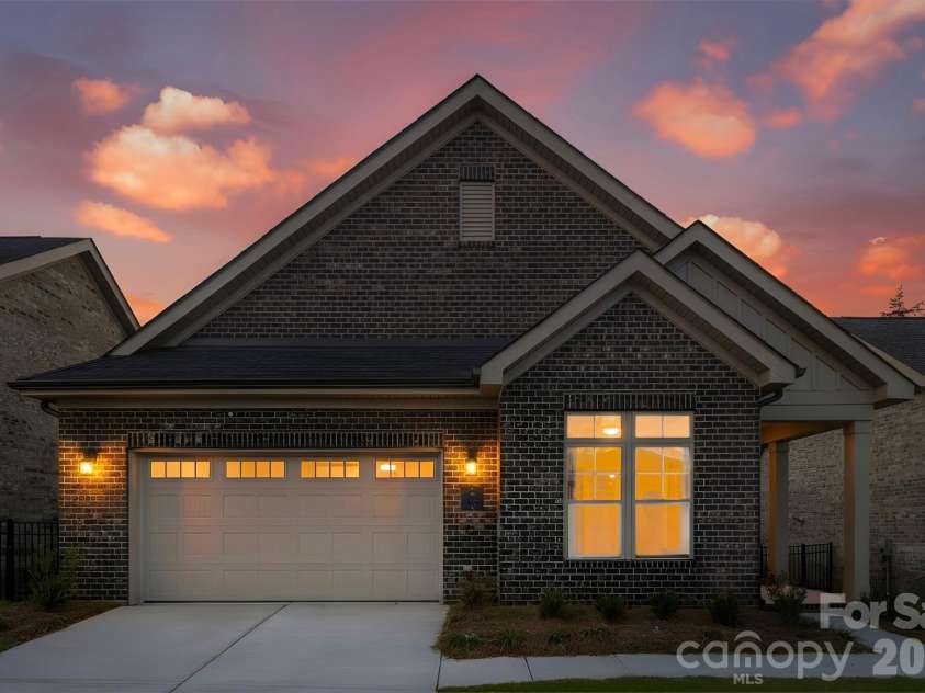 411 Newstyle Way, Gastonia, NC 28056.  MLS# CAR4389198, YatesRealty ID 29568. 