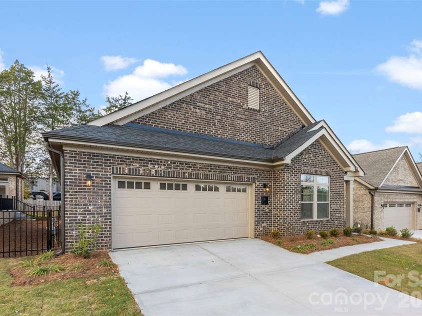 411 Newstyle Way, Gastonia, NC 28056.  MLS# CAR4389198, YatesRealty ID 29568. 