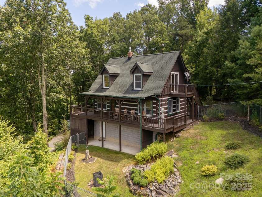 169 Laurel Creek Drive, Hendersonville, NC 28792.  MLS# CAR4284901, YatesRealty ID 29569. 