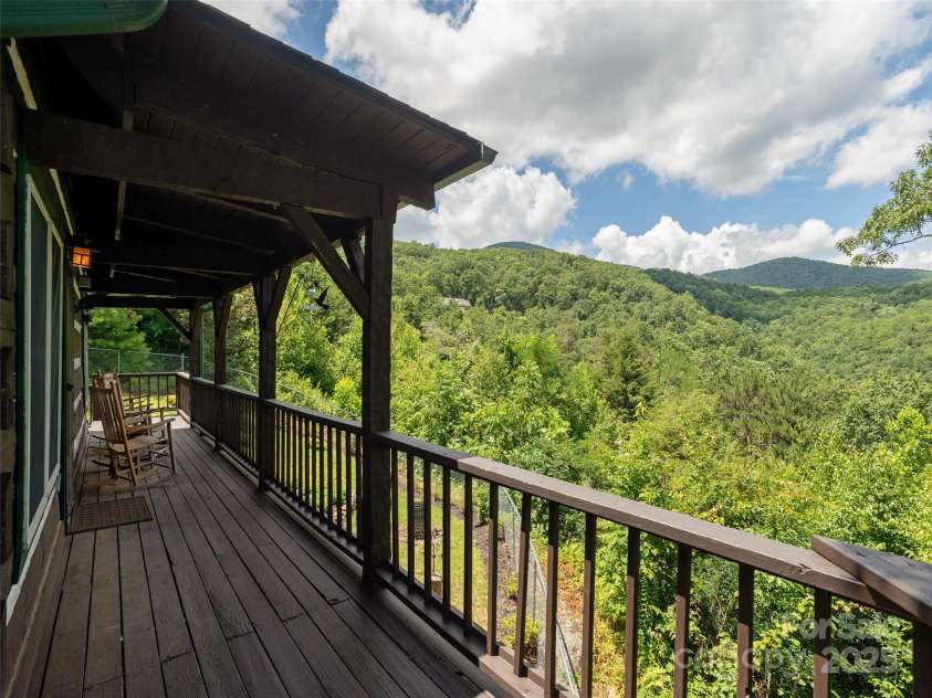 169 Laurel Creek Drive, Hendersonville, NC 28792.  MLS# CAR4284901, YatesRealty ID 29569. 