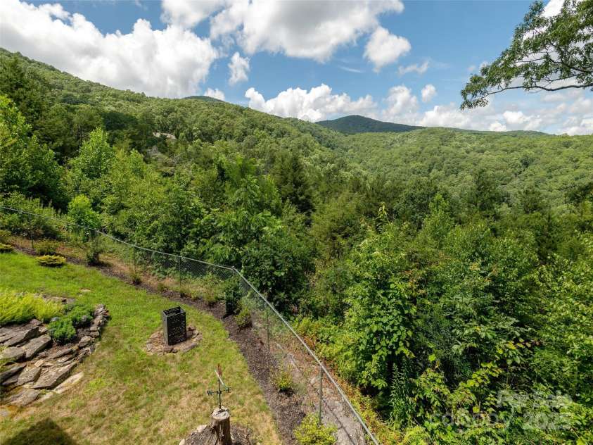 169 Laurel Creek Drive, Hendersonville, NC 28792.  MLS# CAR4284901, YatesRealty ID 29569. 