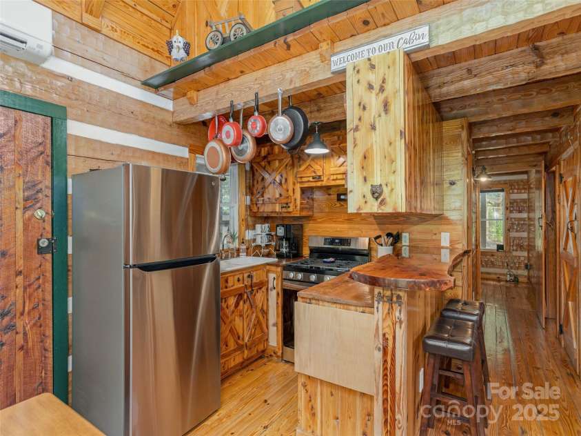 169 Laurel Creek Drive, Hendersonville, NC 28792.  MLS# CAR4284901, YatesRealty ID 29569. 