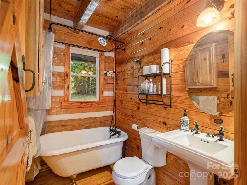 169 Laurel Creek Drive, Hendersonville, NC 28792.  MLS# CAR4284901, YatesRealty ID 29569. 