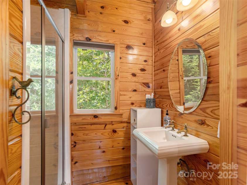 169 Laurel Creek Drive, Hendersonville, NC 28792.  MLS# CAR4284901, YatesRealty ID 29569. 