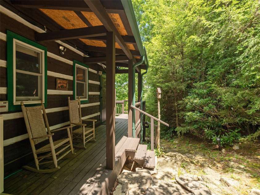 169 Laurel Creek Drive, Hendersonville, NC 28792.  MLS# CAR4284901, YatesRealty ID 29569. 