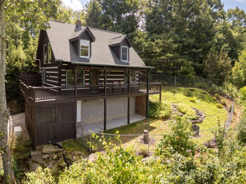 169 Laurel Creek Drive, Hendersonville, NC 28792.  MLS# CAR4284901, YatesRealty ID 29569. 