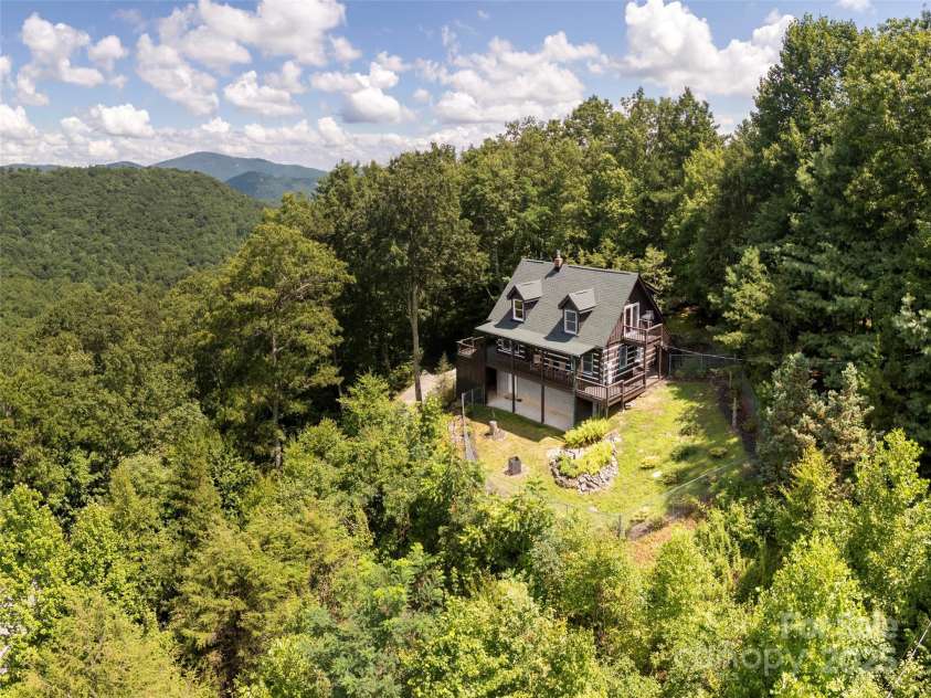 169 Laurel Creek Drive, Hendersonville, NC 28792.  MLS# CAR4284901, YatesRealty ID 29569. 