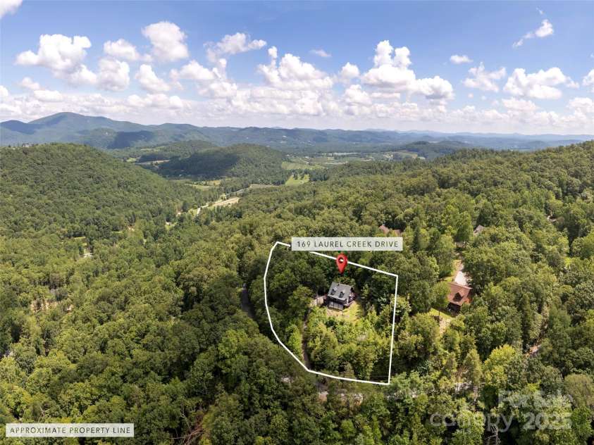 169 Laurel Creek Drive, Hendersonville, NC 28792.  MLS# CAR4284901, YatesRealty ID 29569. 