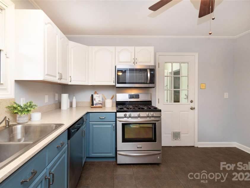 5009 Baylor Drive, Charlotte, NC 28211.  MLS# CAR4317236, YatesRealty ID 2957. 