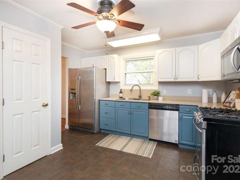 5009 Baylor Drive, Charlotte, NC 28211.  MLS# CAR4317236, YatesRealty ID 2957. 