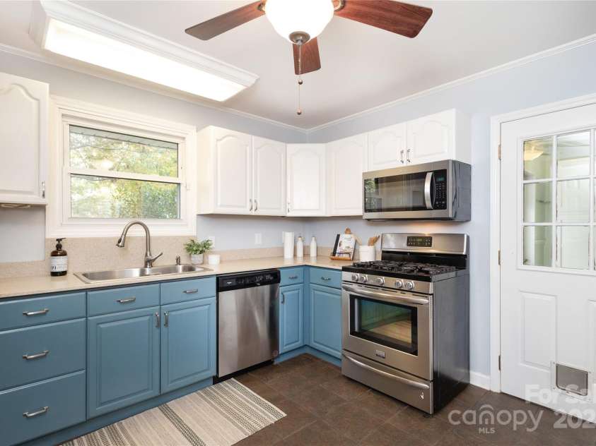5009 Baylor Drive, Charlotte, NC 28211.  MLS# CAR4317236, YatesRealty ID 2957. 