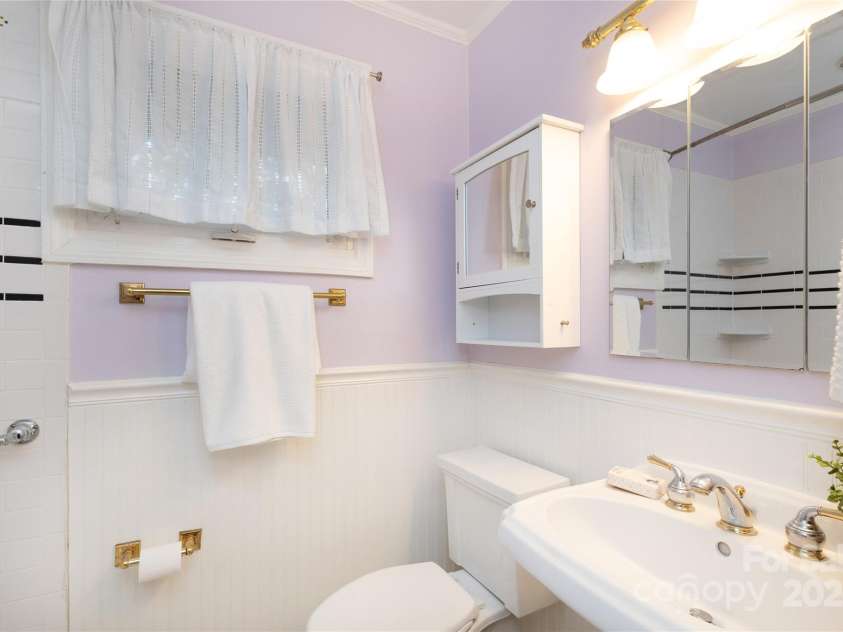 5009 Baylor Drive, Charlotte, NC 28211.  MLS# CAR4317236, YatesRealty ID 2957. 
