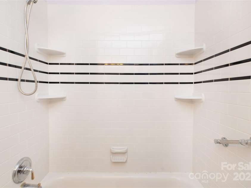 5009 Baylor Drive, Charlotte, NC 28211.  MLS# CAR4317236, YatesRealty ID 2957. 