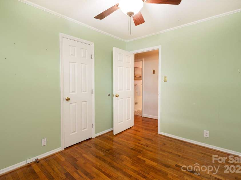 5009 Baylor Drive, Charlotte, NC 28211.  MLS# CAR4317236, YatesRealty ID 2957. 