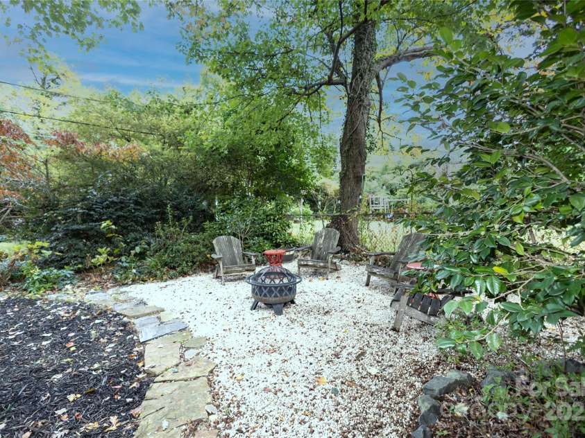 5009 Baylor Drive, Charlotte, NC 28211.  MLS# CAR4317236, YatesRealty ID 2957. 