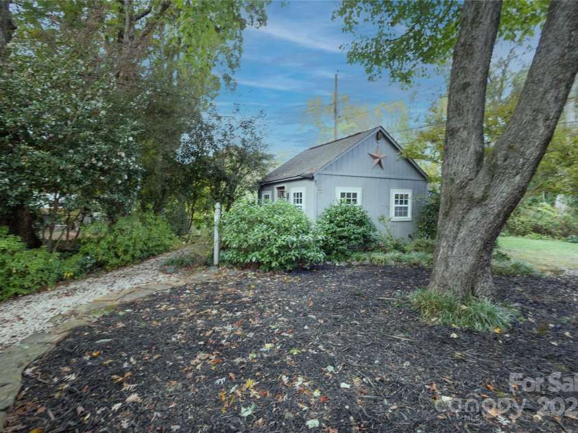5009 Baylor Drive, Charlotte, NC 28211.  MLS# CAR4317236, YatesRealty ID 2957. 