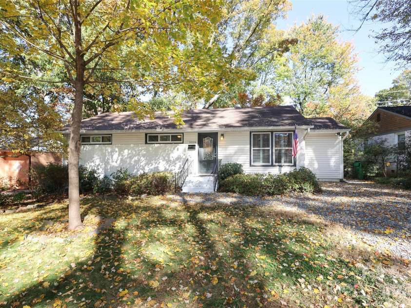 5009 Baylor Drive, Charlotte, NC 28211.  MLS# CAR4317236, YatesRealty ID 2957. 