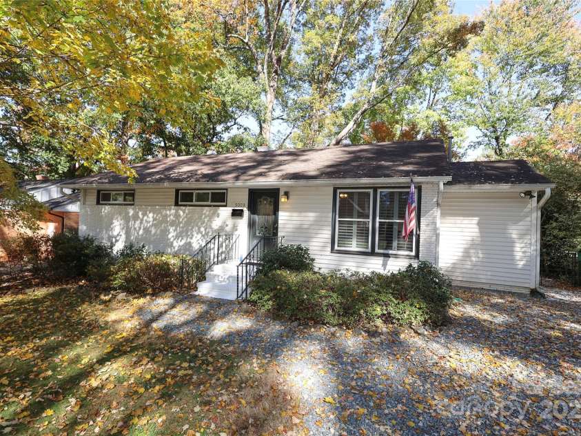 5009 Baylor Drive, Charlotte, NC 28211.  MLS# CAR4317236, YatesRealty ID 2957. 