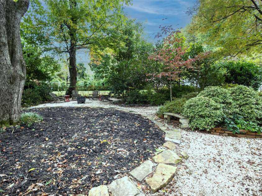 5009 Baylor Drive, Charlotte, NC 28211.  MLS# CAR4317236, YatesRealty ID 2957. 