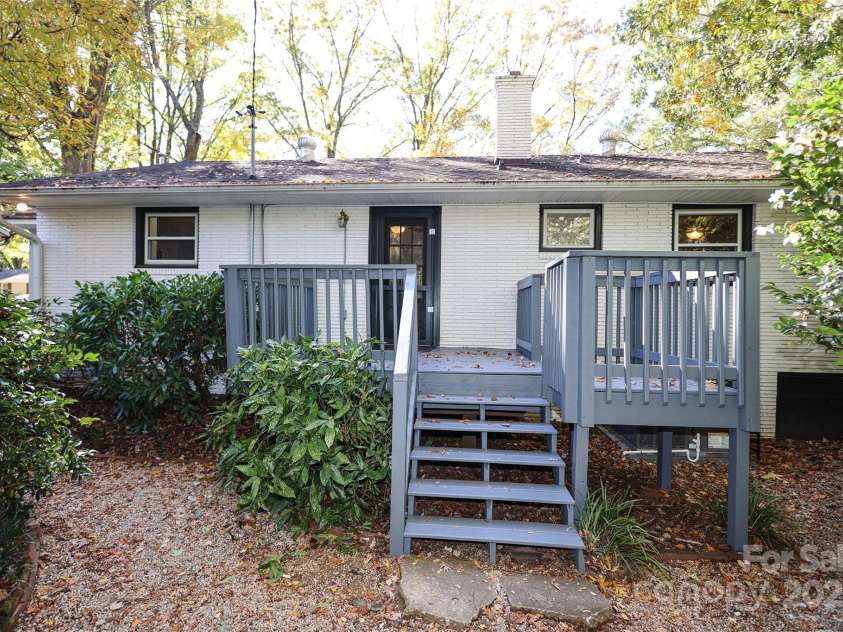 5009 Baylor Drive, Charlotte, NC 28211.  MLS# CAR4317236, YatesRealty ID 2957. 
