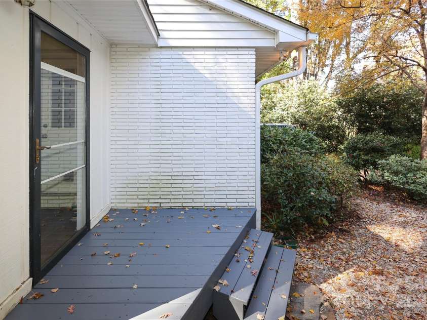 5009 Baylor Drive, Charlotte, NC 28211.  MLS# CAR4317236, YatesRealty ID 2957. 