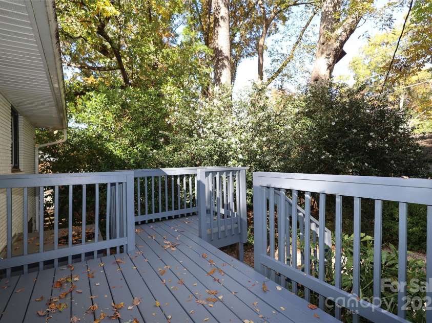 5009 Baylor Drive, Charlotte, NC 28211.  MLS# CAR4317236, YatesRealty ID 2957. 