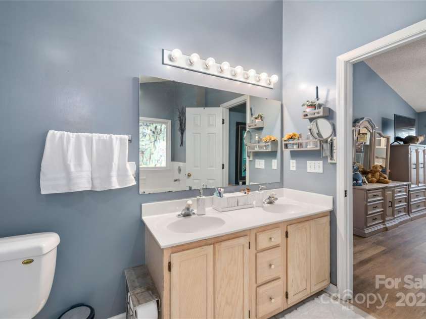 60 Southchase Drive, Fletcher, NC 28732.  MLS# CAR4288335, YatesRealty ID 2957. 