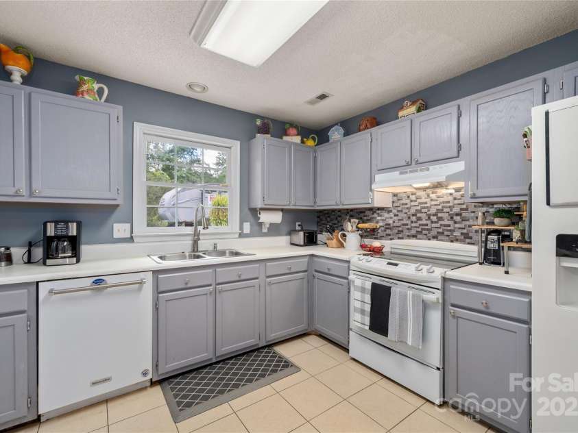 60 Southchase Drive, Fletcher, NC 28732.  MLS# CAR4288335, YatesRealty ID 2957. 