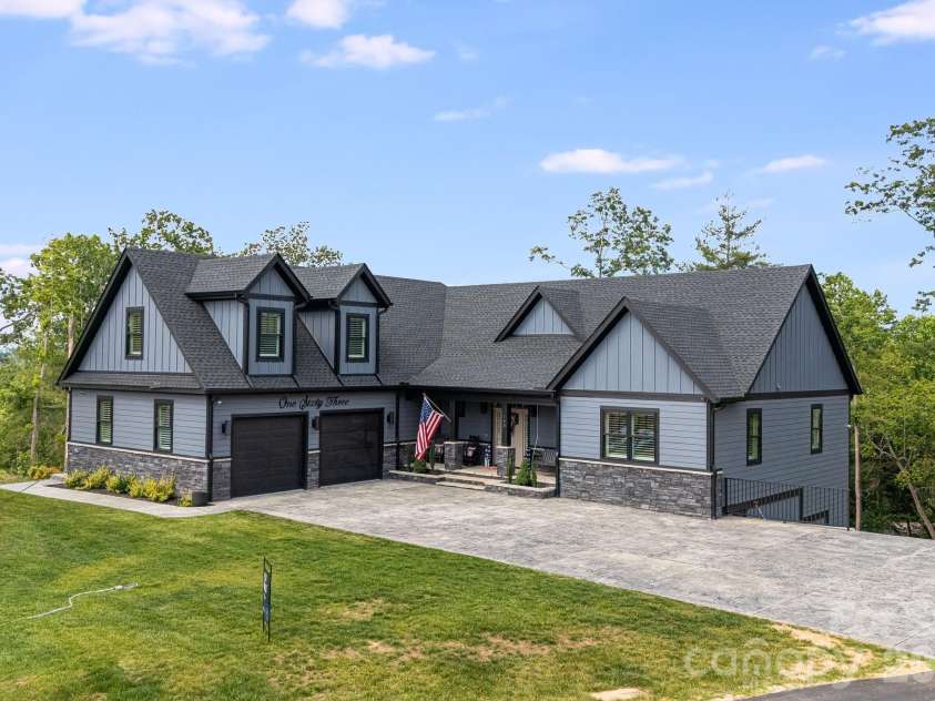 163 Northview Drive, Hendersonville, NC 28791.  MLS# CAR4390968, YatesRealty ID 29570. 