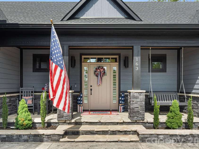 163 Northview Drive, Hendersonville, NC 28791.  MLS# CAR4390968, YatesRealty ID 29570. 