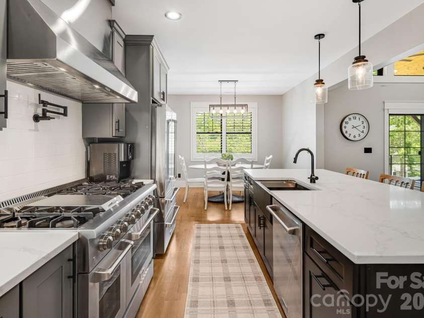 163 Northview Drive, Hendersonville, NC 28791.  MLS# CAR4390968, YatesRealty ID 29570. 