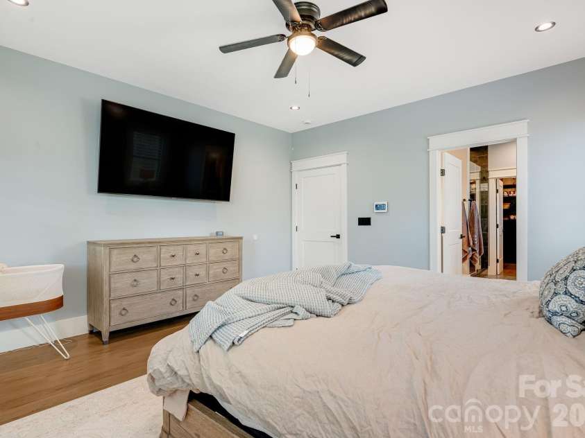 163 Northview Drive, Hendersonville, NC 28791.  MLS# CAR4390968, YatesRealty ID 29570. 
