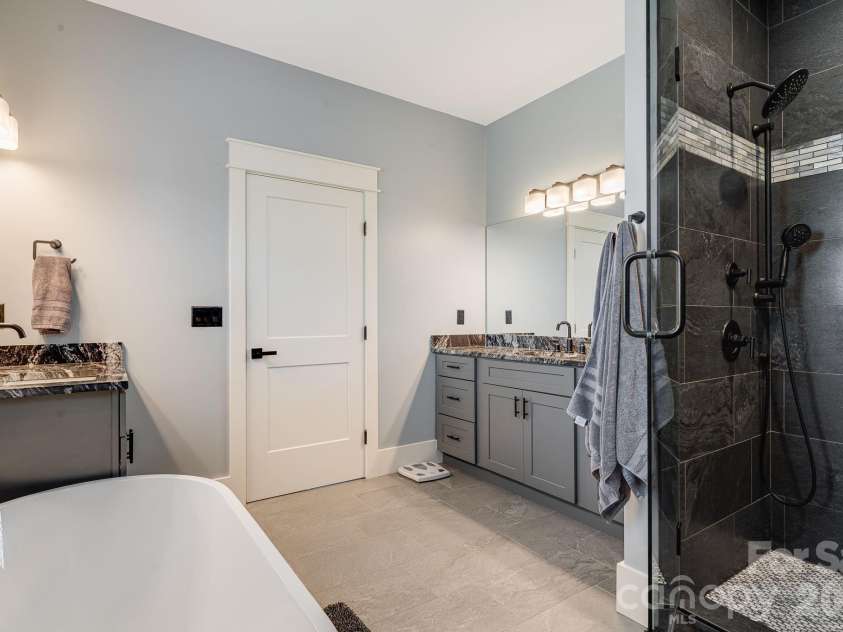 163 Northview Drive, Hendersonville, NC 28791.  MLS# CAR4390968, YatesRealty ID 29570. 